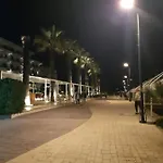 Appartamento Comfy Beachfront - 50m From The Sea