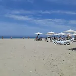 Comfy Beachfront - 50m From The Sea Appartamento