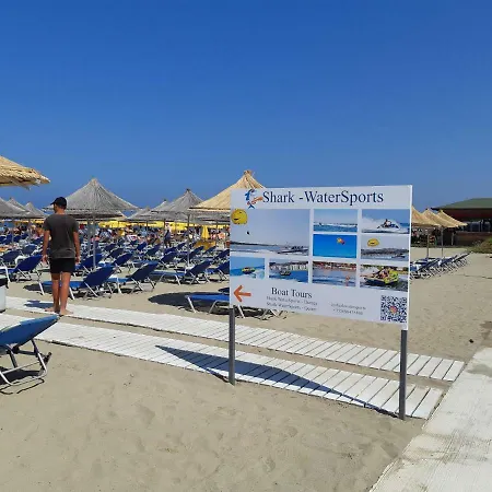 Comfy Beachfront - 50m From The Sea 公寓