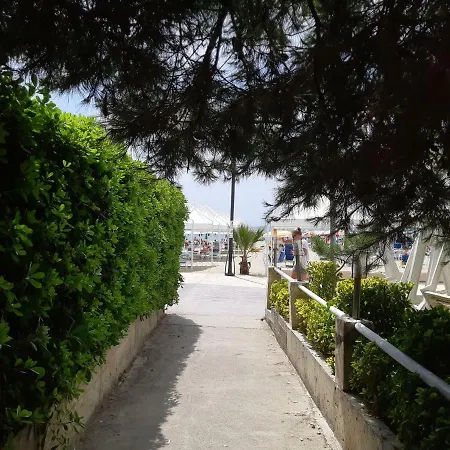 Apartment Comfy Beachfront - 50m From The Sea Golem (Tirana)