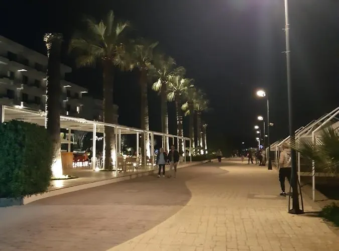 아파트 Comfy Beachfront - 50m From The Sea