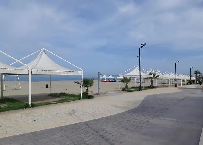 Comfy Beachfront - 50m From The Sea 아파트