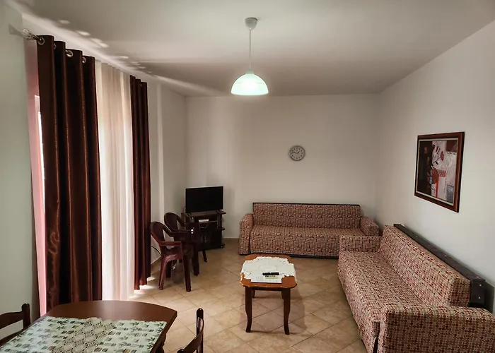 Comfy Beachfront - 50m From The Sea 아파트 *