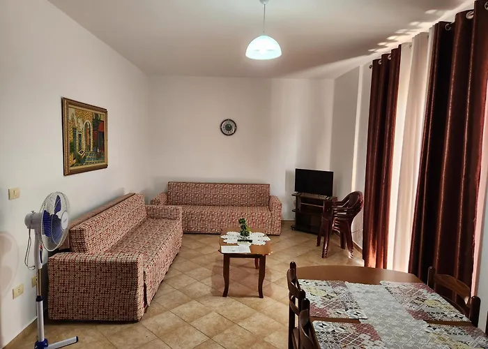 Comfy Beachfront - 50m From The Sea 골렘