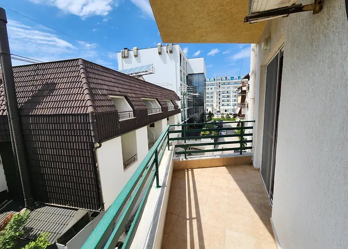 Comfy Beachfront - 50m From The Sea 아파트 *