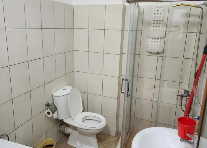 Comfy Beachfront - 50m From The Sea 아파트 골렘