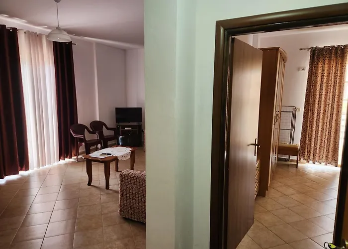 Comfy Beachfront - 50m From The Sea 골렘